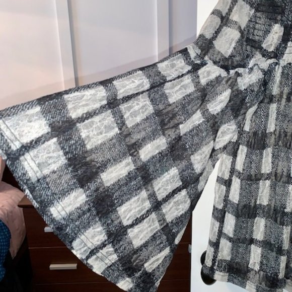 Anthropologie Akemi + Kin Blouse - Picture 3 of 4